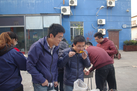 710公海公司2013春季烧烤 图片05